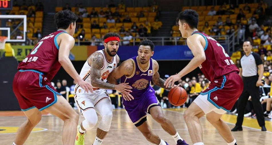 खाली पेलोड: चौदह फ़ील्ड, तेरह N/A, और एक शब्द — basketball