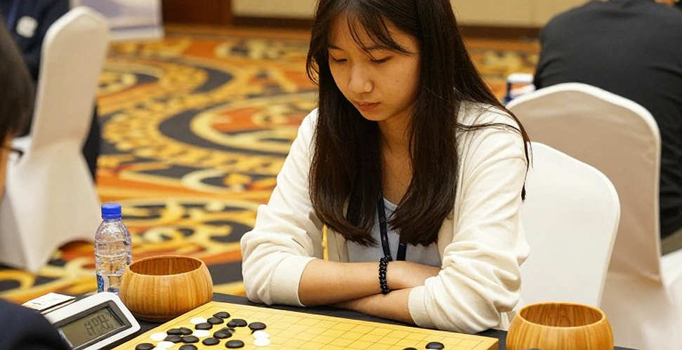 चार में से तीन: FIDE के सर्वे और शतरंज के उस कमरे की खामोशी